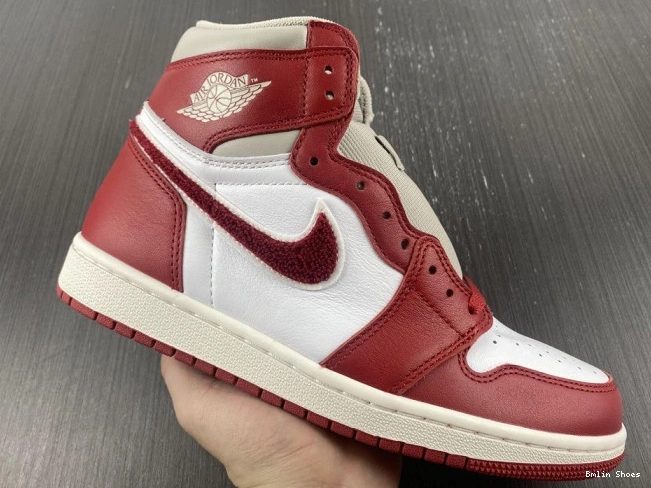 Bmlin Shoes 1 DJ4891-061 Newstalgia Chenille High OG Jordan (W) 0822